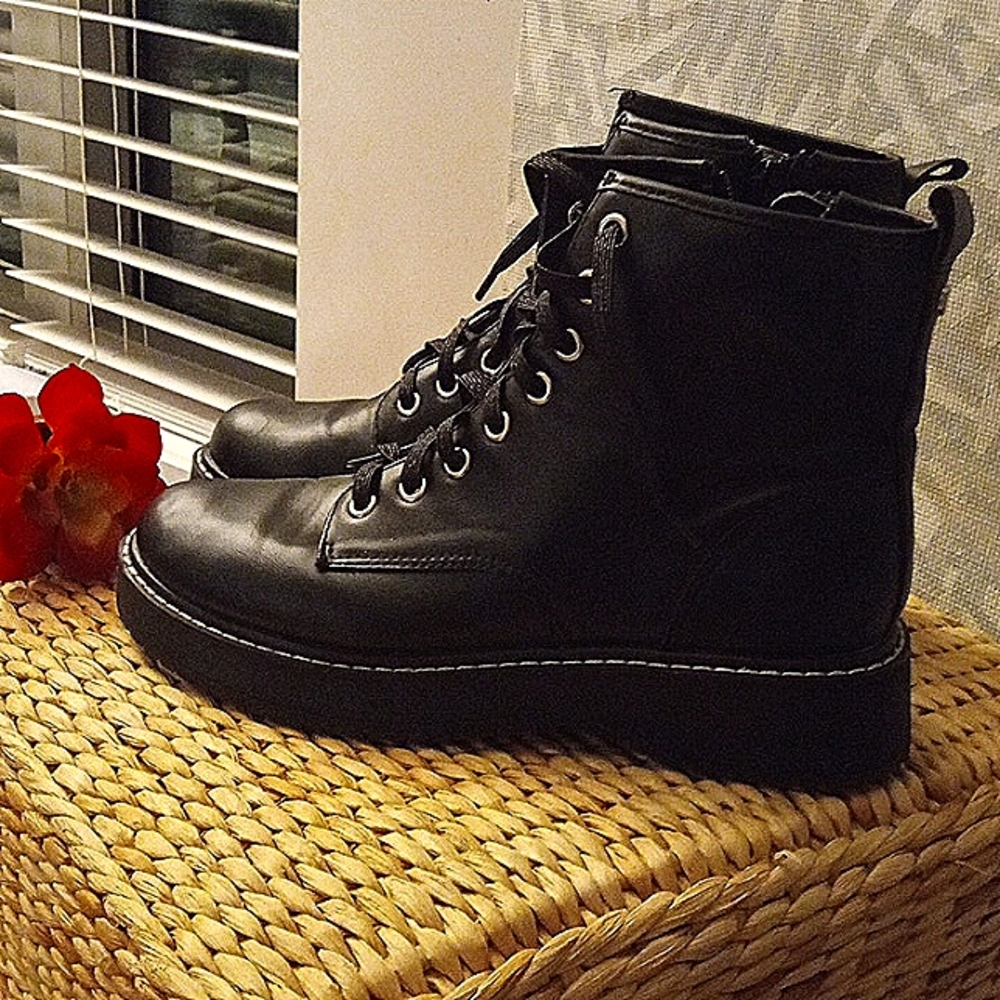 Madden NYC, Black, Platform Boots - Picture 1 of 3